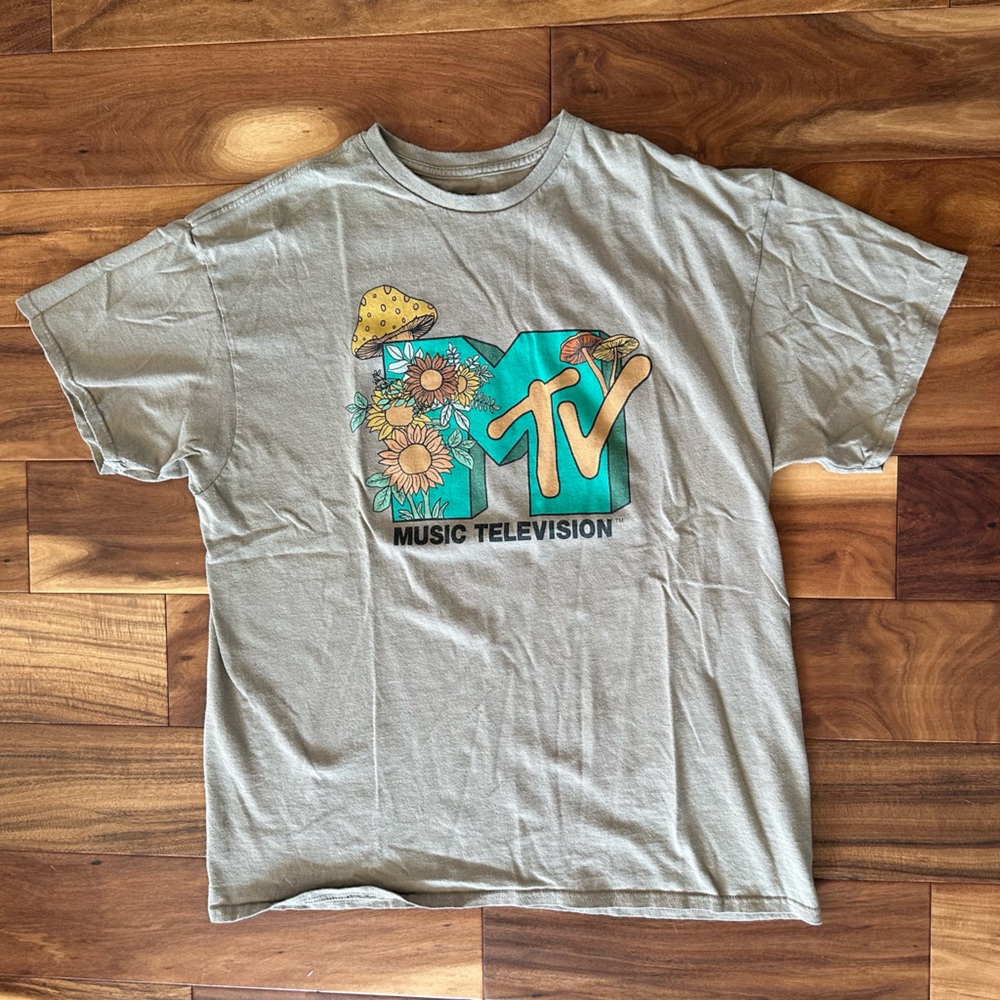 MTV Logo Tee in Light Tan size XL
